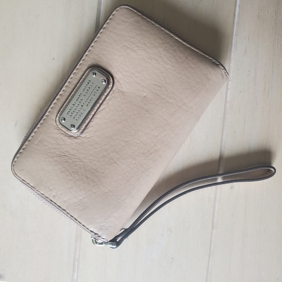 MARC BY MARC JACOBS 'New Q Wingman' - Picture 2 of 6